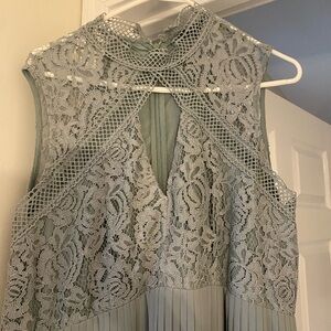 Elegant Lace Sleeveless Maternity Gown